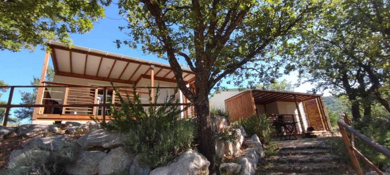 Pres Du De Sainte Croix Camping *