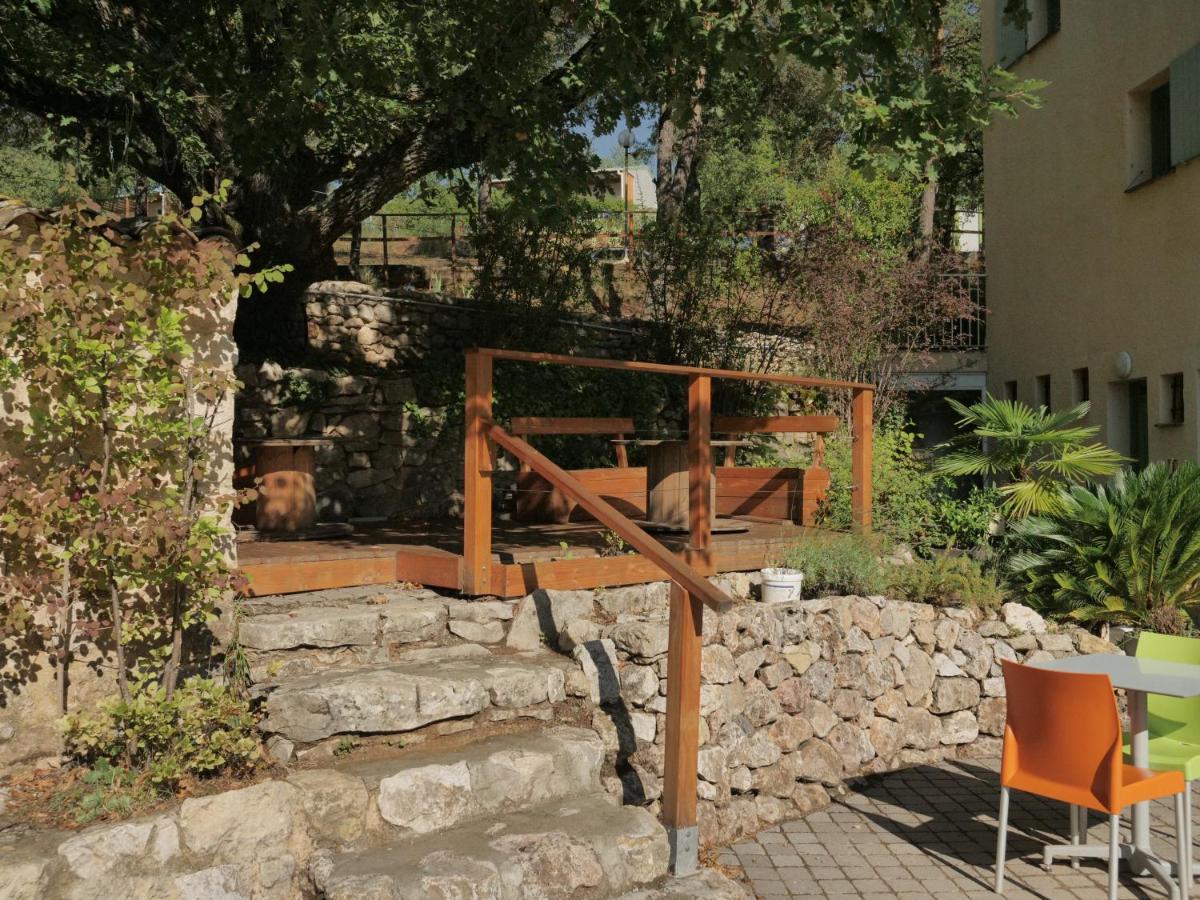 Pres Du De Sainte Croix Campsite